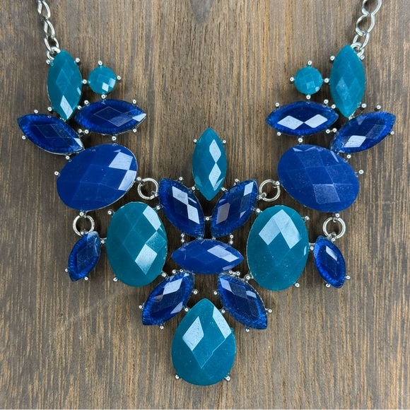 STATEMENT COLLAR NECKLACE | Navy + Teal Fauceted Glass Beads | Silver Chain - Picture 3 of 5